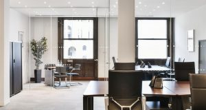 Private offices for rent at No. 1 Cornhill with glass partitioning for bespoke fitouts