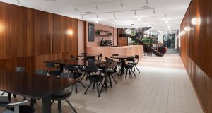 Coworking desks and coffee bar highlighting some of the premium amenities at One Canada Square