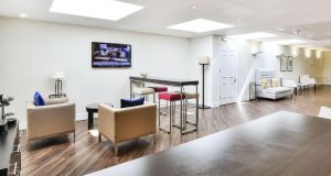 A range of seating and workspace options at the lounge at the office space on Pall Mall