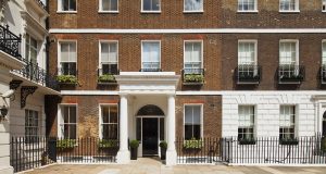 The entrance and front elevation of the elegant office space for rent in Marylebone