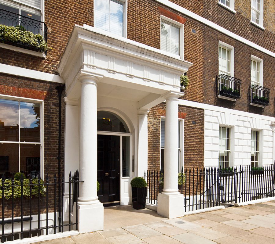 The entrance to the elegant office space for rent in Marylebone